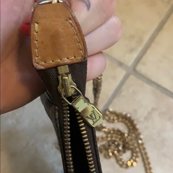 Louis Vuitton pochette with chain strap - Picture 2 of 5
